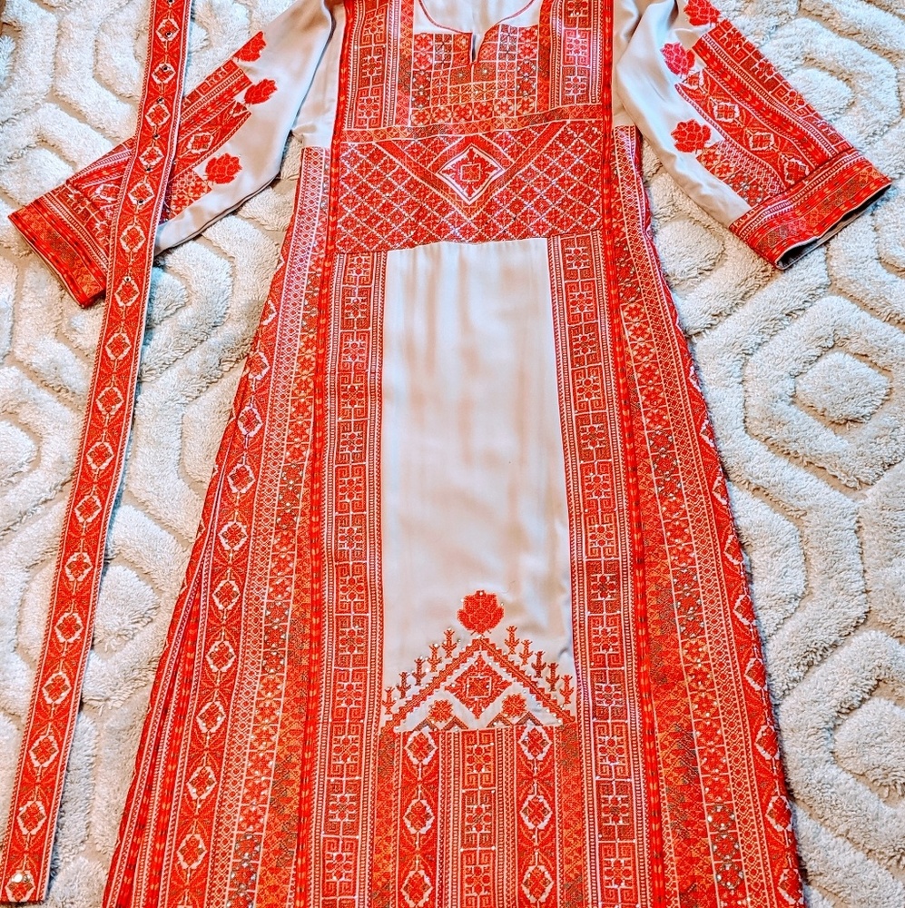 Traditional Palestinian Thobe AND 2 Bags!